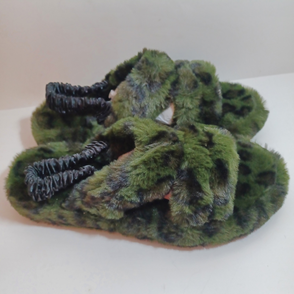 Array Womens Faux Fur Olive Green Indoor/Outdoor Slipper New In Box 9.5
